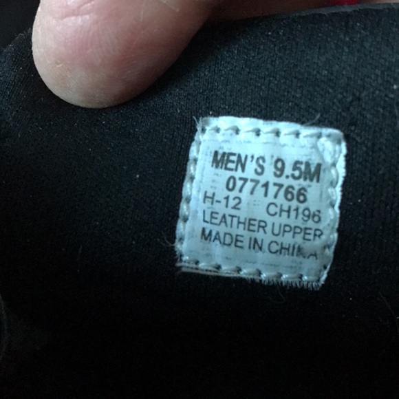 Sperry Topsider men’s rain boots. - Picture 4 of 7